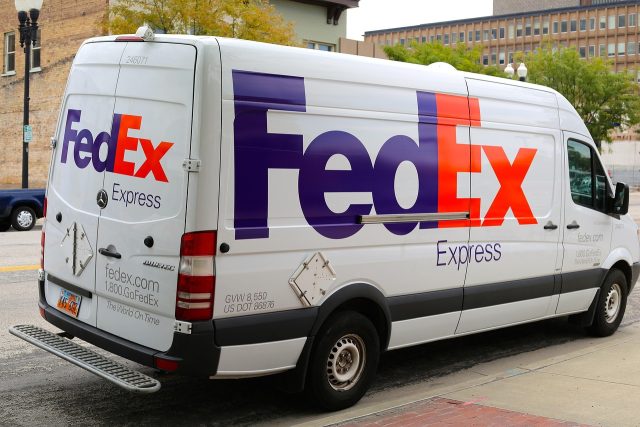 car van fedex delivery transport 438029
